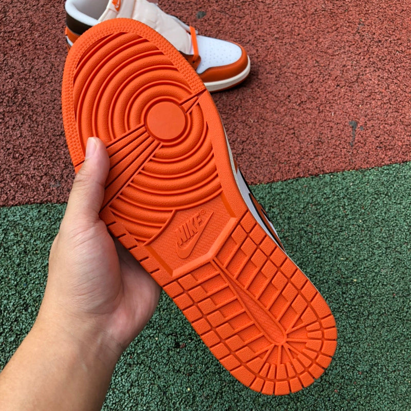 NIKE AIR JORDAN 1