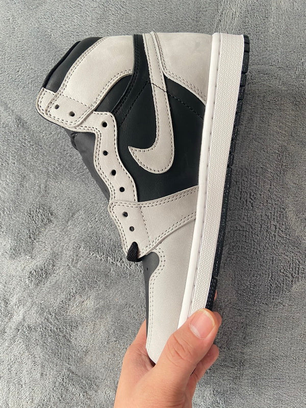 NIKE AIR JORDAN 1