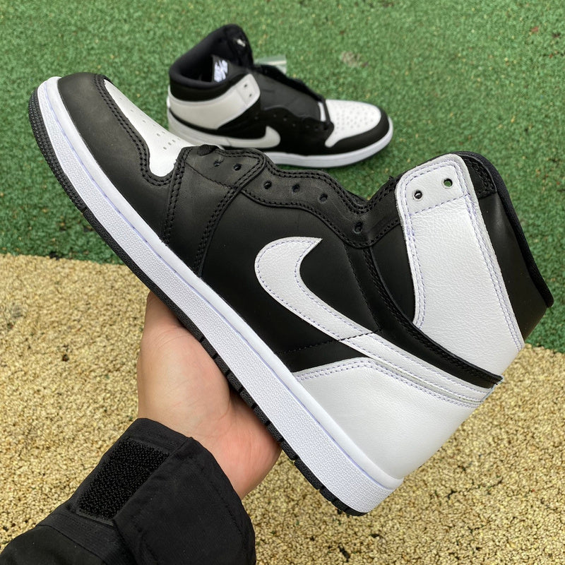 NIKE AIR JORDAN 1