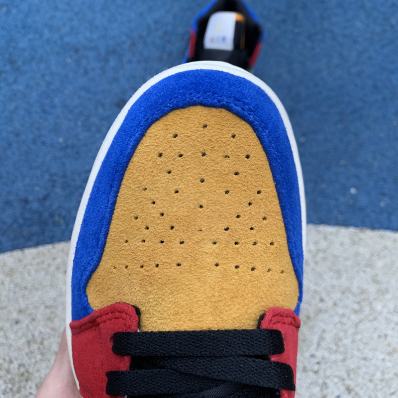 NIKE AIR JORDAN 1