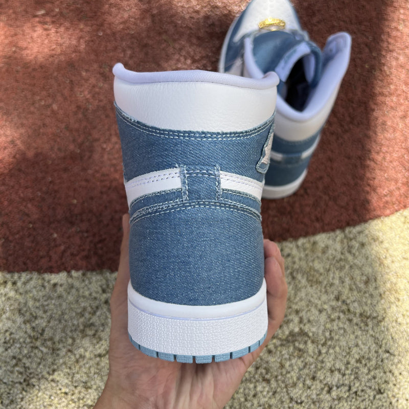 NIKE AIR JORDAN 1