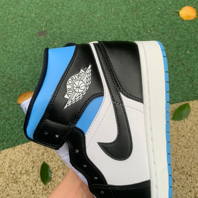 NIKE AIR JORDAN 1