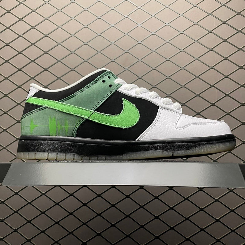 NIKE DUNK LOW