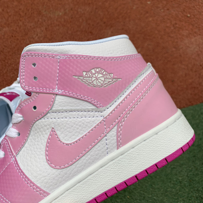 NIKE AIR JORDAN 1