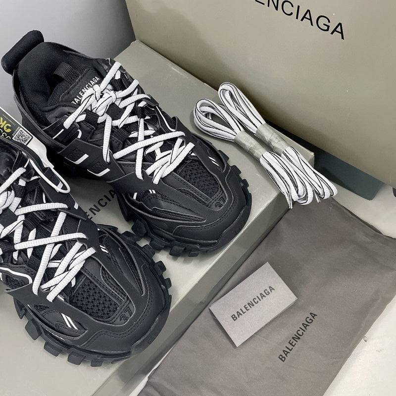 BALENCIAGA