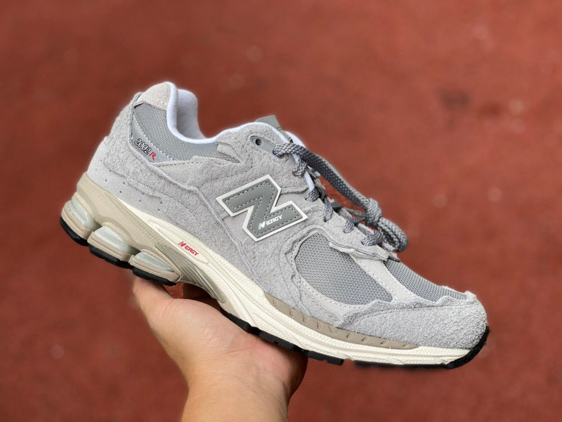NEW BALANCE 2002R