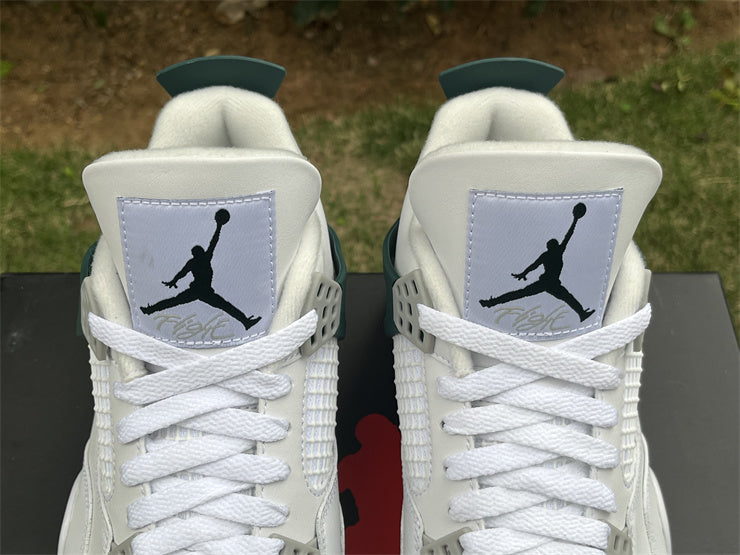 AIR JORDAN 4