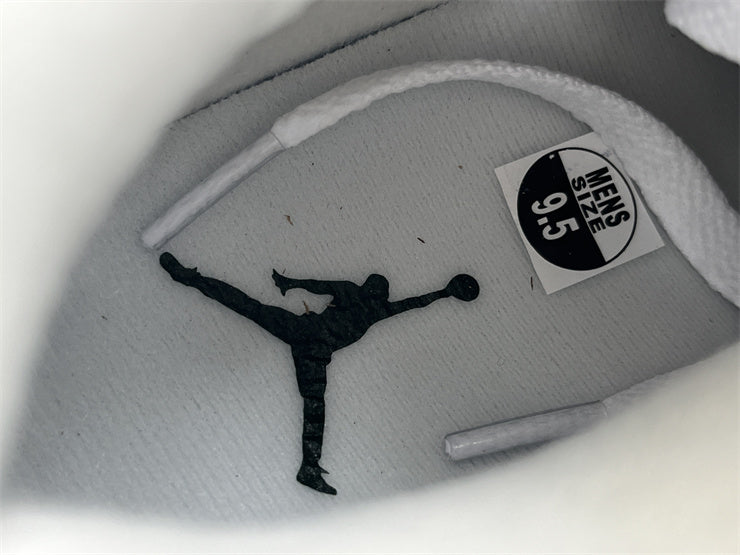 AIR JORDAN 4