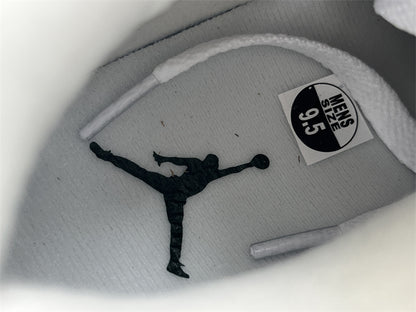 AIR JORDAN 4
