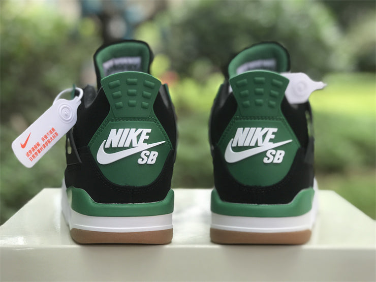 AIR JORDAN 4