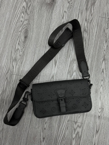 RIÑONERA LOUIS VUITTON