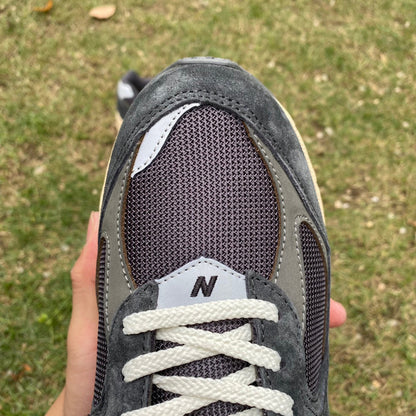NEW BALANCE 2002R