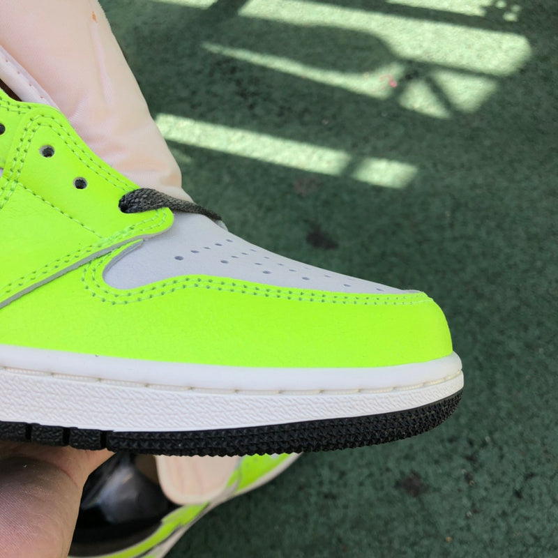 NIKE AIR JORDAN 1