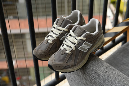 NEW BALANCE 1906R