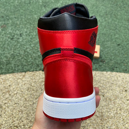NIKE AIR JORDAN 1