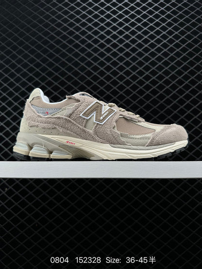 NEW BALANCE 2002R