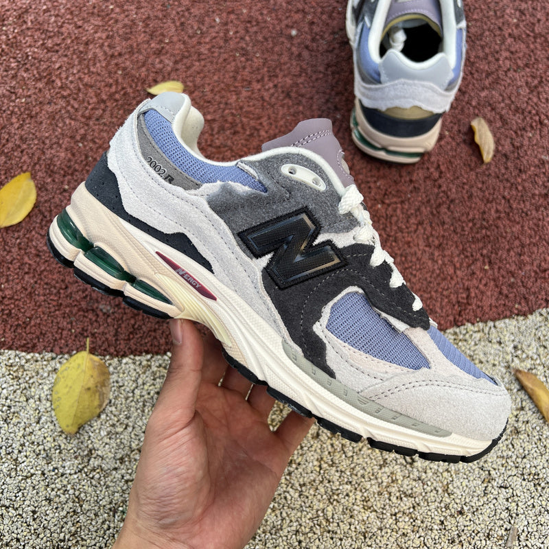 NEW BALANCE 2002R