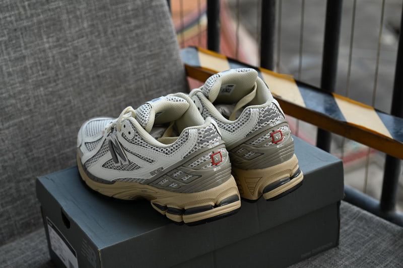 NEW BALANCE 1906R