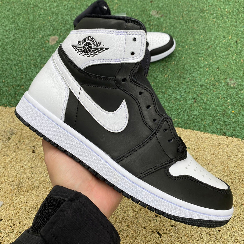 NIKE AIR JORDAN 1