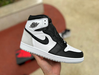 NIKE AIR JORDAN 1