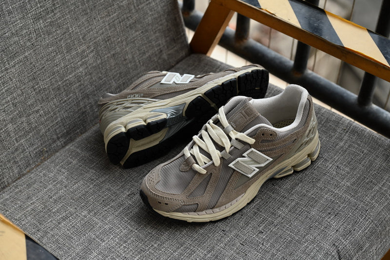 NEW BALANCE 1906R