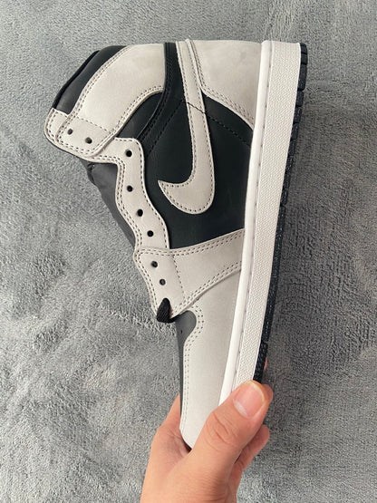 NIKE AIR JORDAN 1