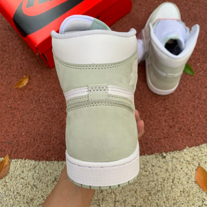 NIKE AIR JORDAN 1