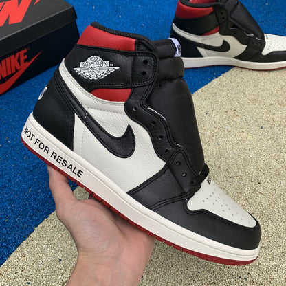 NIKE AIR JORDAN 1