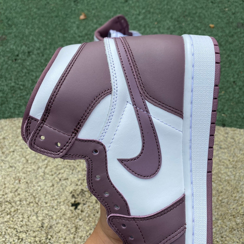 NIKE AIR JORDAN 1
