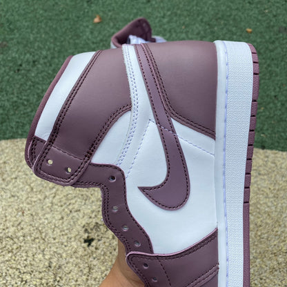 NIKE AIR JORDAN 1