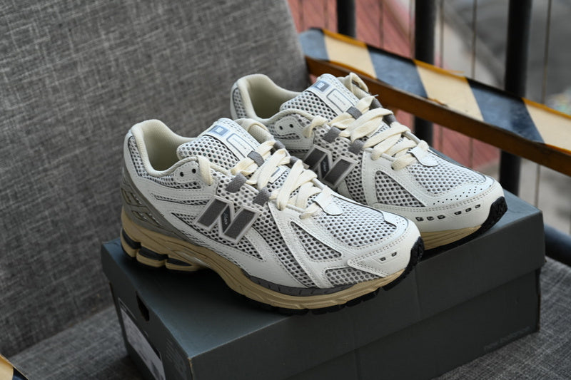 NEW BALANCE 1906R