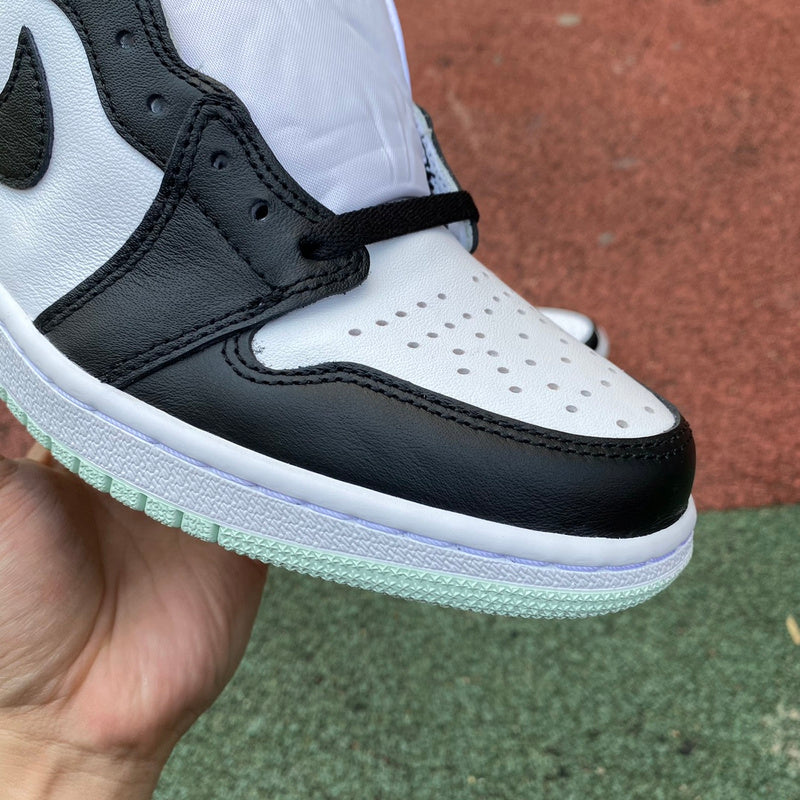 NIKE AIR JORDAN 1