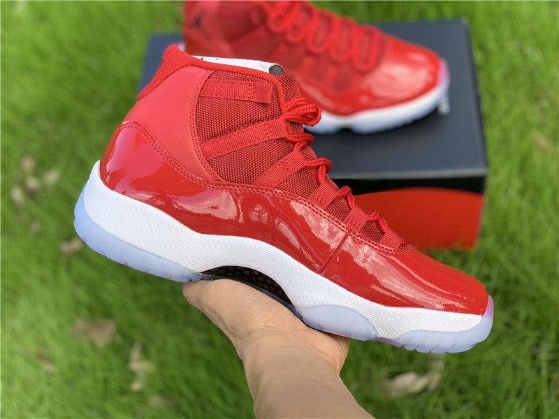 AIR JORDAN 11