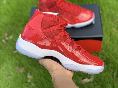 AIR JORDAN 11