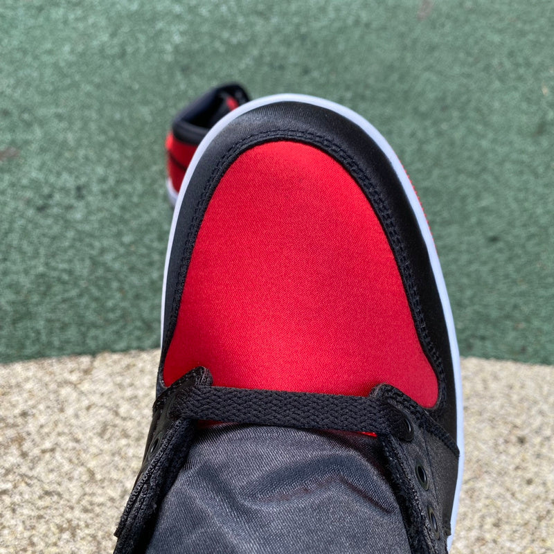 NIKE AIR JORDAN 1