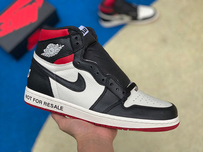 NIKE AIR JORDAN 1