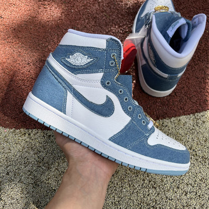 NIKE AIR JORDAN 1