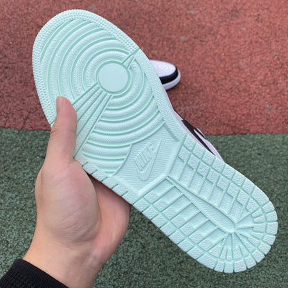 NIKE AIR JORDAN 1