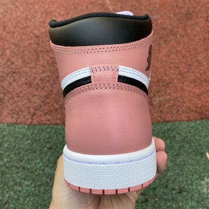 NIKE AIR JORDAN 1