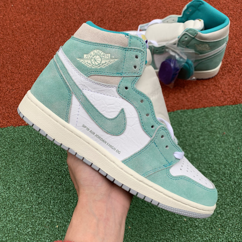 NIKE AIR JORDAN 1