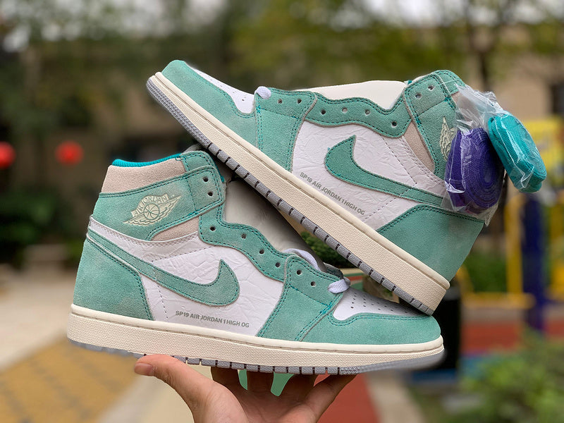 NIKE AIR JORDAN 1