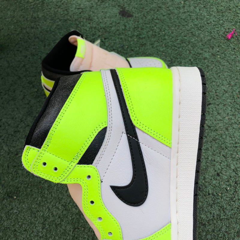 NIKE AIR JORDAN 1