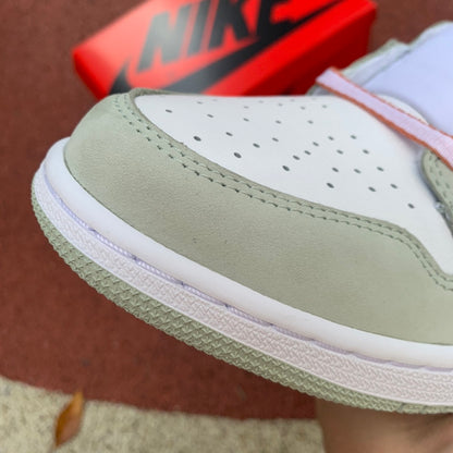 NIKE AIR JORDAN 1