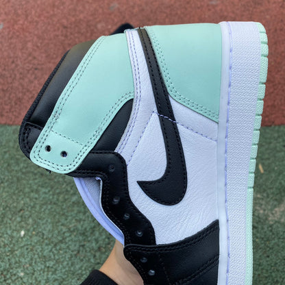 NIKE AIR JORDAN 1