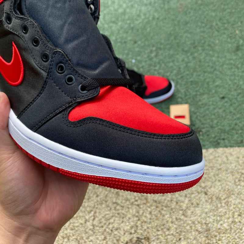 NIKE AIR JORDAN 1