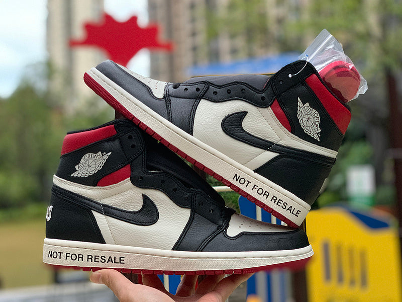 NIKE AIR JORDAN 1