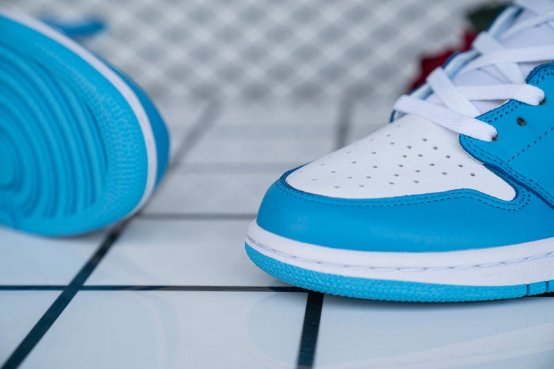 NIKE AIR JORDAN 1