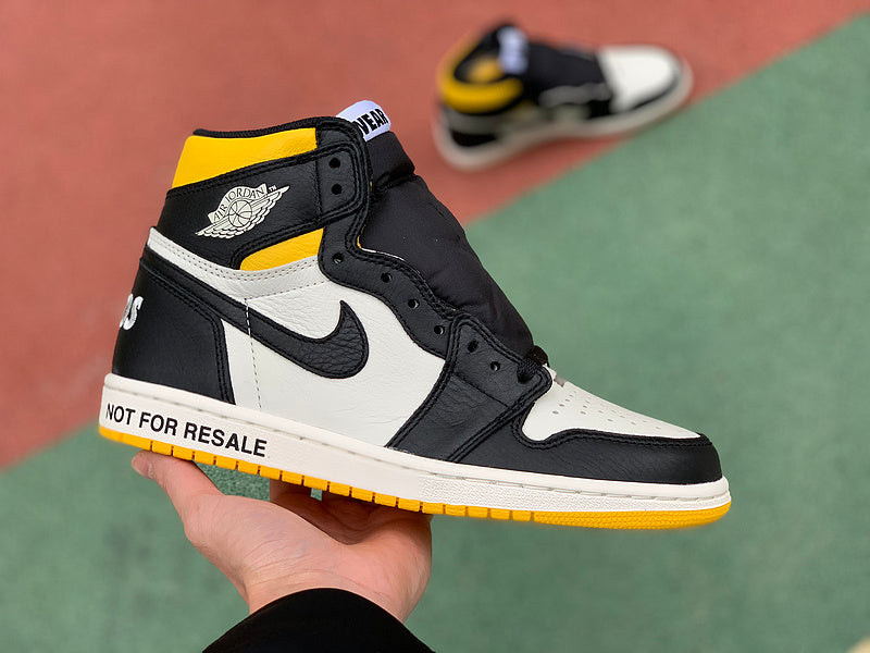 NIKE AIR JORDAN 1