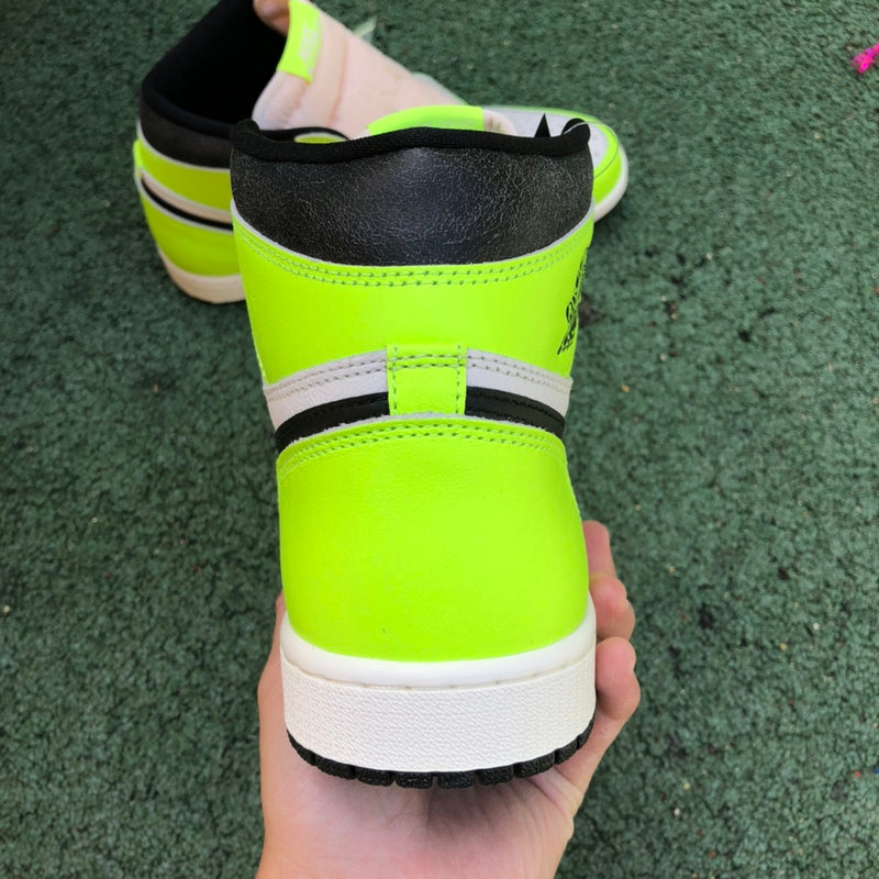 NIKE AIR JORDAN 1