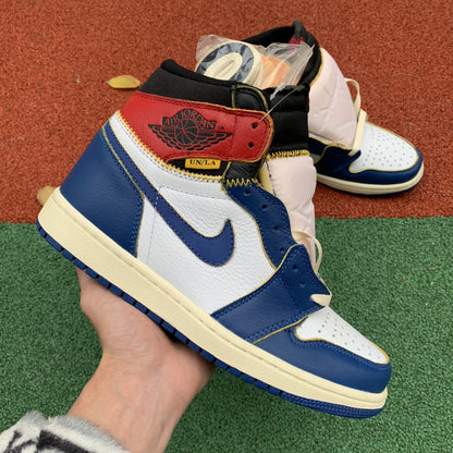 NIKE AIR JORDAN 1